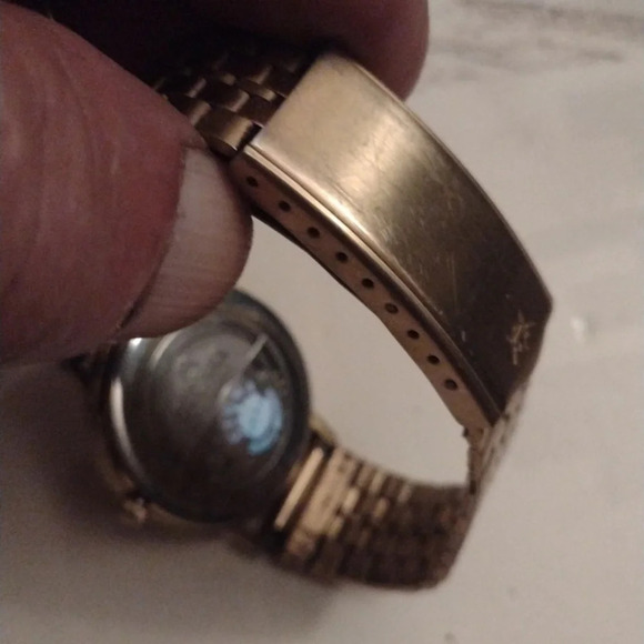 Cigma☺️Goldtone Unisex Watch - Picture 4 of 4